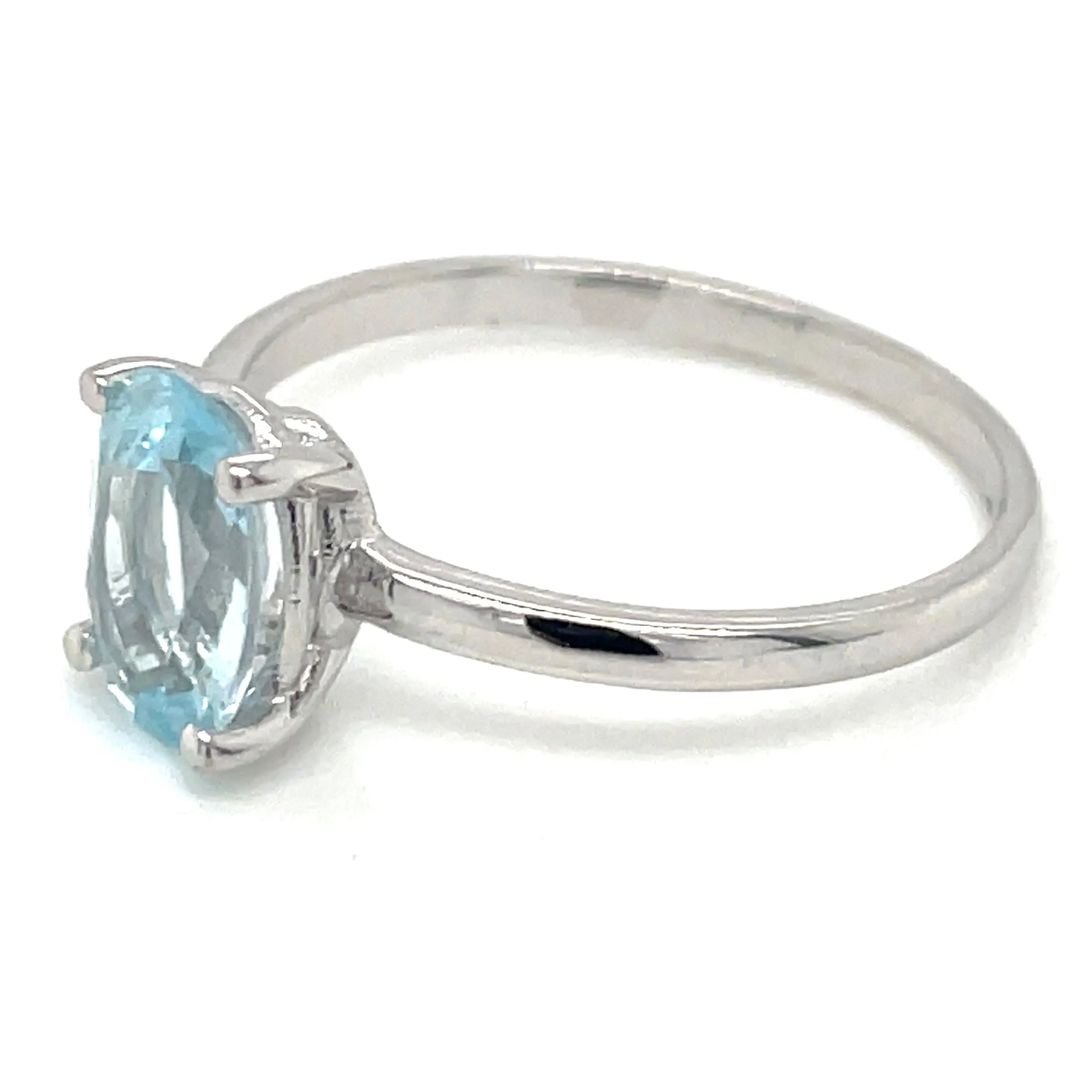9ct White Gold 1.60ct Earth Grown Oval Blue Topaz Ring