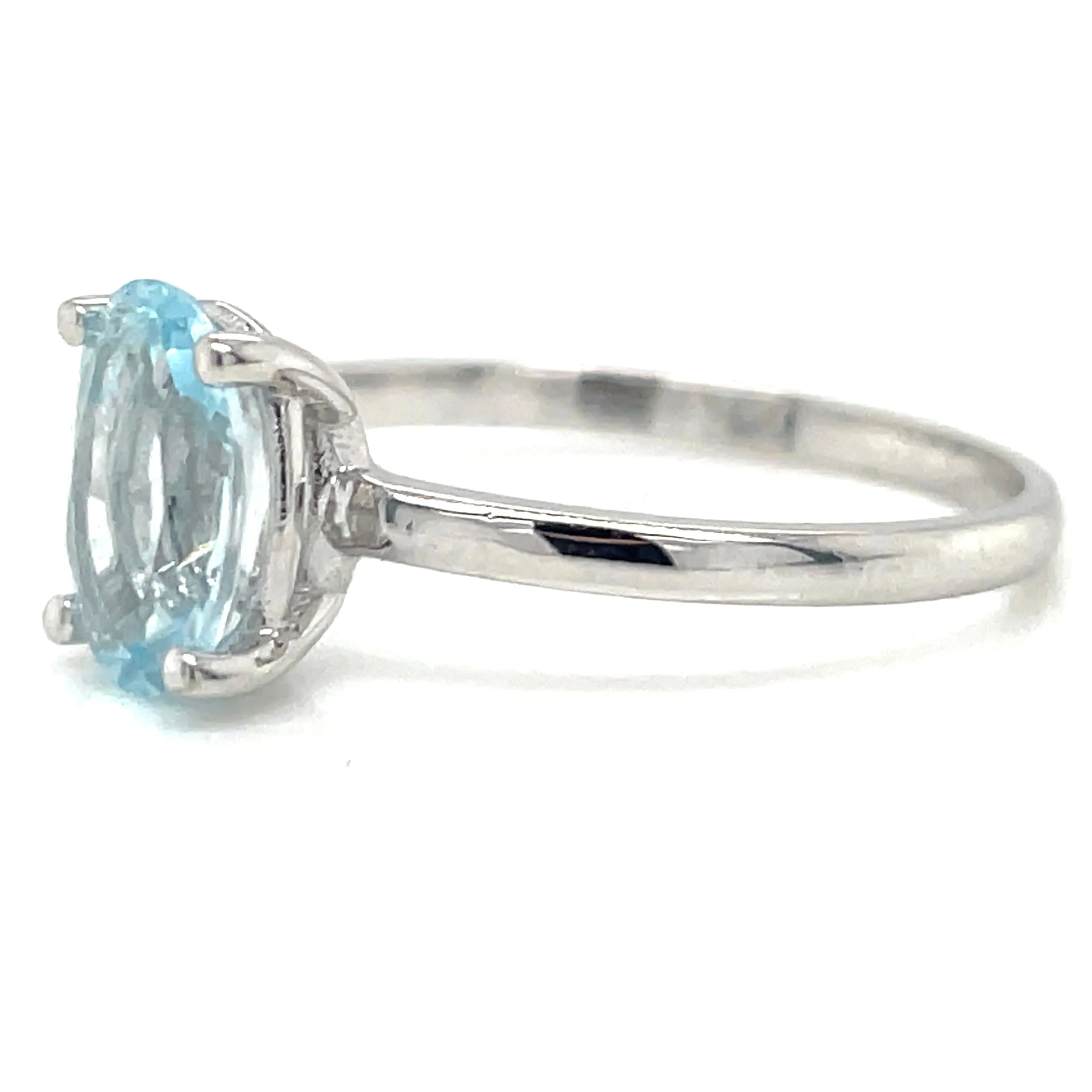 9ct White Gold 1.60ct Earth Grown Oval Blue Topaz Ring